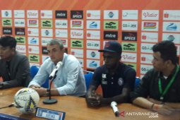Pelatih Arema beralasan konsentrasi pemain menurun sehingga kalah