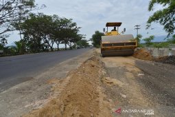 Pelebaran jalan jelang mudik