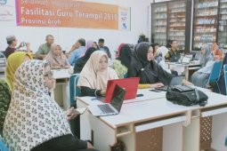 32 guru dilatih teknologi informasi dan komunikasi