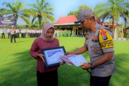 Polres Blitar berikan santunan keluarga linmas yang meninggal di Pemilu 2019