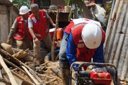 PMI pasok air bersih untuk korban banjir di Bengkulu