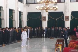 Sunjaya jadi Bupati Cirebon selama 15 menit, kemudian  diberhentikan sementara
