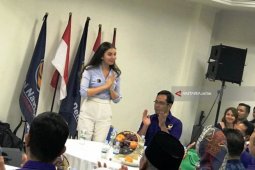 Bergugurannya caleg artis dapil Jatim menuju kursi di Senayan