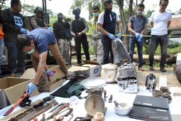 Kilas hukum, penangkapan teroris dan target ledakan