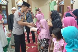 Buka puasa bersama, Polres Madina santuni anak yatim