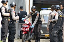 Densus 88 tangkap dua terduga teroris di Jatim