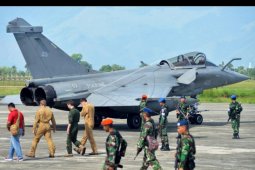 Pengamanan pesawat Prancis mendarat darurat