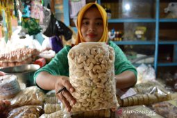 Harga kacang mete naik