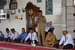 Bupati serahkan zakat ASN Tapteng