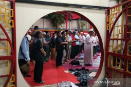 Muslim Berlin shalat Jumat di gereja patuhi aturan menjaga jarak