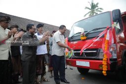 Kali ini, Pejeng Kangin yang terima satu truk sampah Pemkab Gianyar
