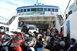 Penumpang kapal feri Situbondo-Madura meningkat signifikan  (Video)