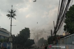 Helikopter guyur air di lokasi pembakaran
