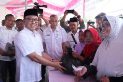 Pasar murah kebutuhan pokok masyarakat digelar di Indramayu