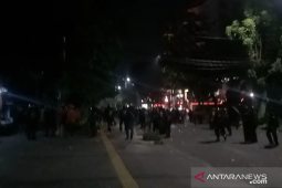 Polisi bubarkan demonstran di Jalan Wahid Hasyim