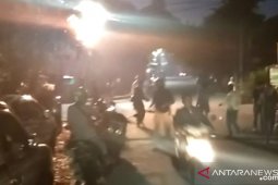 Massa masih berkonsentrasi di sekitar Asrama Brimob