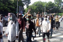 Pendukung Prabowo-Sandi asal Banten tiba di Jakarta