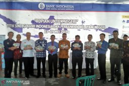 Penukaran uang pecahan dilayani di depan RS Kota Bengkulu