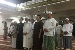 Ustadz Arifin dishalatkan di Masjid Al-Munawar