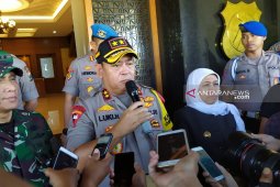 Puluhan bom molotov ditemukan di Polsek Tambelangan