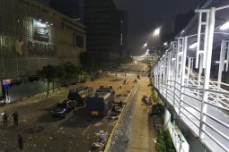 Adzan subuh, massa kerusuhan 22 Mei masih bertahan