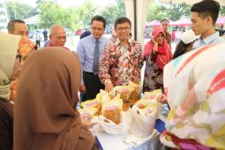 Warga serbu pasar murah TPID-BI Cirebon sampai habis cepat