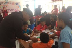 Mahasiswa ISI ajak anak autistik melukis kaos