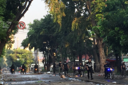 Brimob sisir area Kebon Kacang tangkap massa yang tersisa