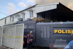 Gudang distributor Wings Pangkalpinang terbakar (Video)