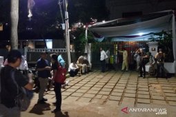 Massa pendukung sambangi kediaman Prabowo