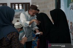PLN Babel berbagi kebahagiaan bersama anak yatim dan tuna netra