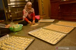 Produksi kue kering