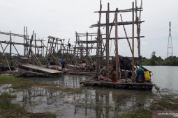 Penambang "kucing-kucingan" dengan aparat keamanan rambah kawasan Marbuk