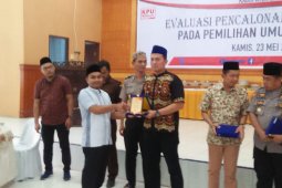 KPU Langkat berikan penghargaan kepada PWI