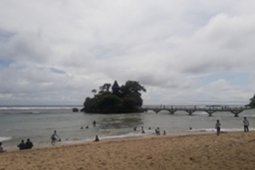 Disparbud Malang bidik 30 ribu wisatawan/hari kunjungi Pantai Balekambang