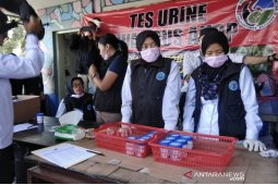 BNNK tes urine supir di Terminal Cicaheum Bandung