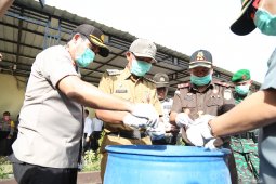 Bupati ikut musnahkan barang bukti tindak kriminal