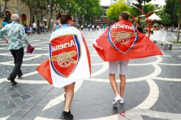Fans Arsenal kritik "kepemilikan pasif" Stan Kroenke