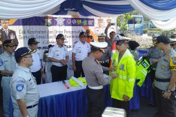 Pengamanan arus mudik, Jasa Raharja serahkan sarana penanggulangan kecelakaan ke polisi