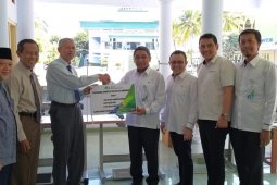 BPJS Ketenagakerjaan serahkan bantuan alat usaha ke Ponpes Gontor Ponorogo