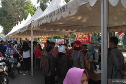 Pasar murah di Taman Jomblo diserbu warga
