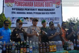Polres Cilegon musnahkan 9.000 botol miras