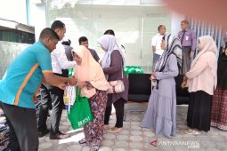 BNI salurkan 150 paket sembako bagi warga di Banda Aceh
