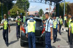 Bandara Syamsudin Noor memperketat pengamanan dan random check kendaraan