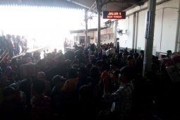 Arus mudik di stasiun Rangkasbitung masih normal