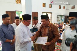 Bupati Kotabaru serahkan bantuan untuk tempat ibadah