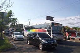 Jalur pantura Cirebon pada "H-5" pagi ramai