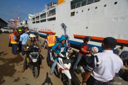 Pemudik kapal laut membludak