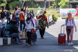 Pemudik di Terminal Bungurasih