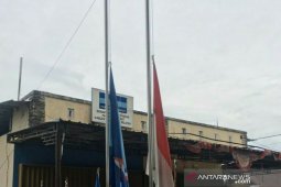 Partai Demokrat Bangka Selatan kibarkan bendera setengah tiang